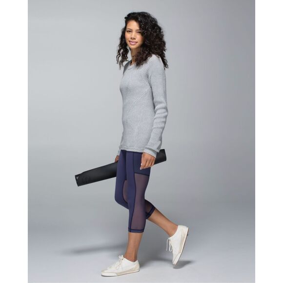 EUC Lululemon Breathe Easy Mesh Back Panel Crop Leggings | Cadet Blue | Size 6 - Picture 10 of 10